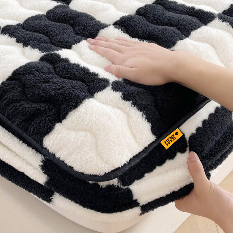 Milk Velvet Chequered Bedding Mattress Cover